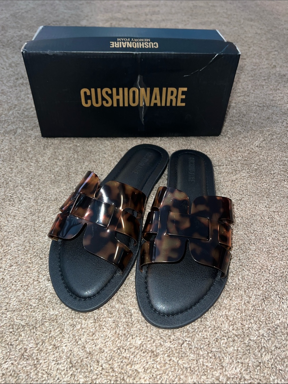 Cushionaire Caper Jelly Sandal in Tortoise